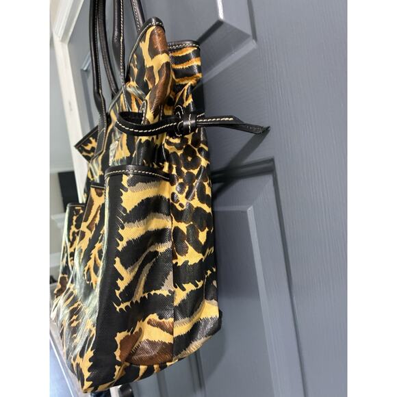 DOONEY & BURKE RAWR ANIMAL PRINT SHOULDER PURSE TOTE BAG SIZE 18L 7W 13 H - Picture 4 of 8